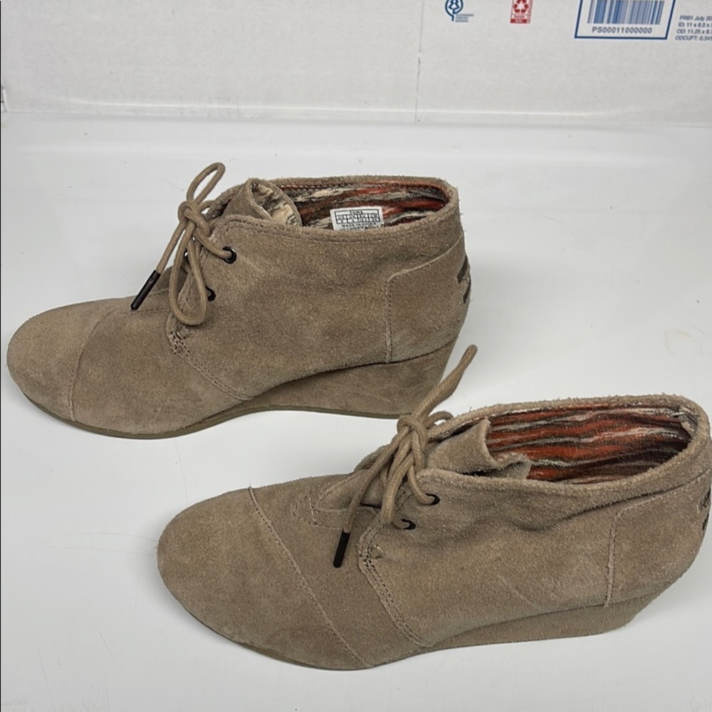 Tom’s Tan Wedge Ankle Boots with Soft Suede Material and Rounded Toe size 8